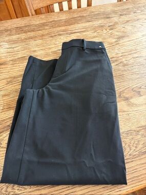 UNIQLO women’s trousers.